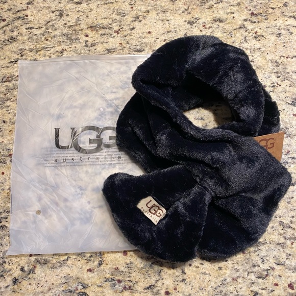 ❤️UGG fleece scarf❤️ - Picture 2 of 5